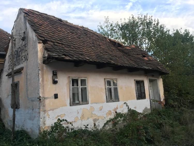 Casă individuală cu 2 camere cu Teren 1180 Mp în Porumbacu de Sus