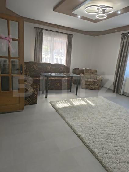 Casă individuală cu 6 camere cu Canalizare în Vest