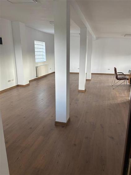 Apartament cu 3 camere semidecomandat în Bucureștii Noi