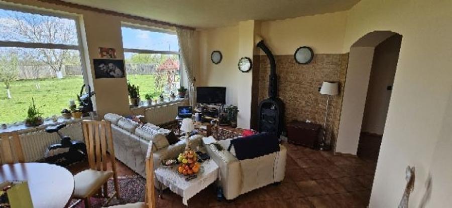 Casă individuală cu 5 camere cu Canalizare în Ciolpani