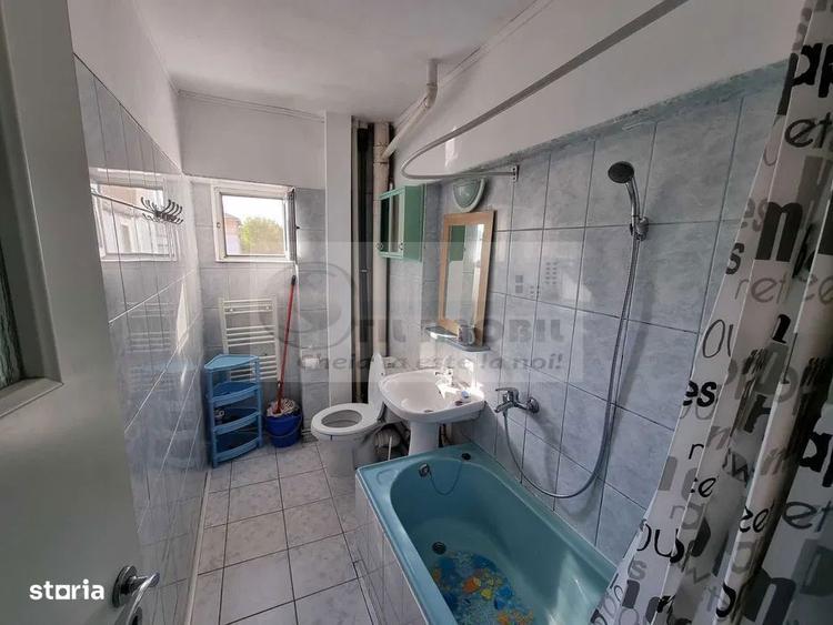 Apartament cu 3 camere decomandat, mobilat în Podu Roș
