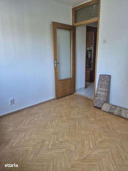 Apartament cu 2 camere semidecomandat în Grivița