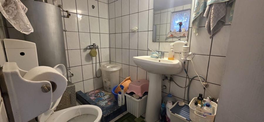 Casă individuală cu 4 camere cu Canalizare în Far