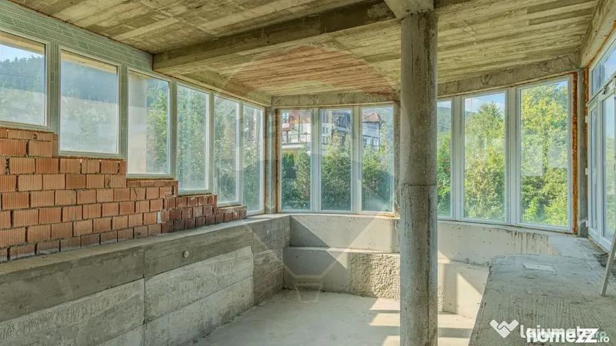 Casă cu 7 camere cu Teren 1322 Mp în Bunloc