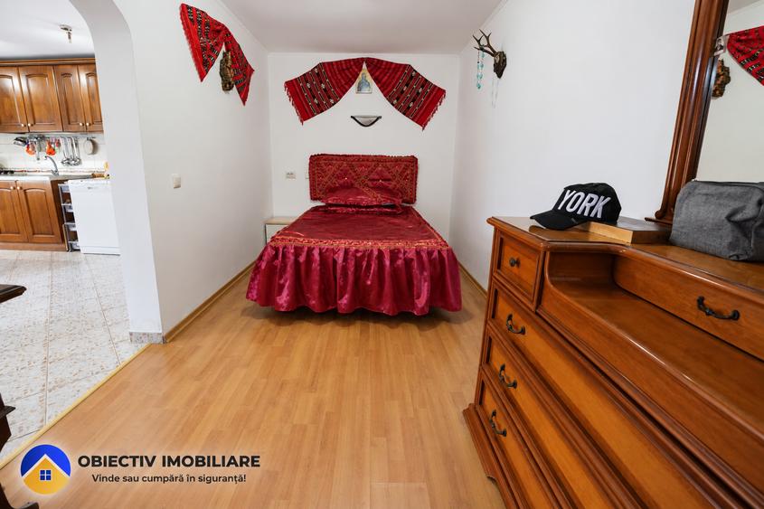 Casă individuală cu 7 camere cu Teren 538 Mp în Central