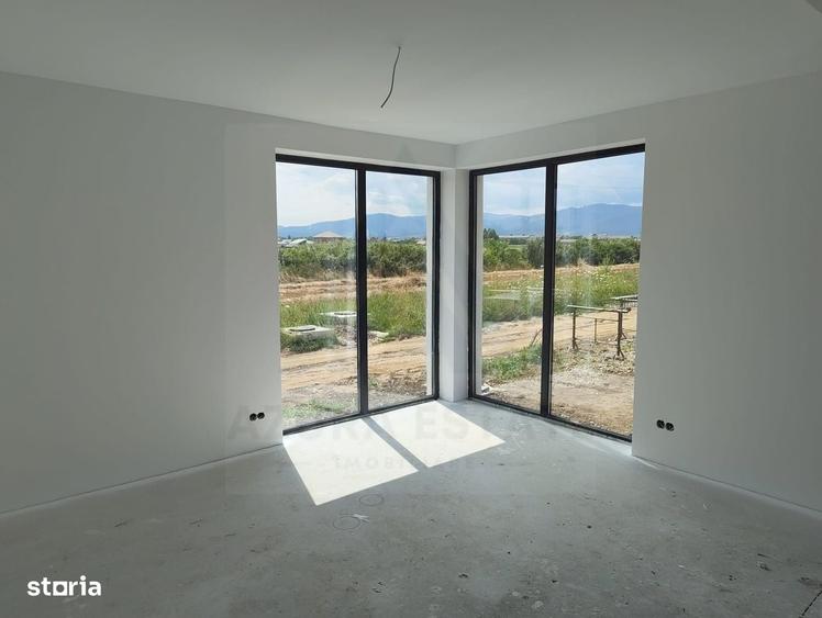 Casă cu 4 camere în Cristian