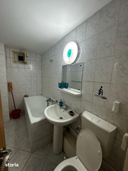 Apartament cu 3 camere decomandat în Rahova