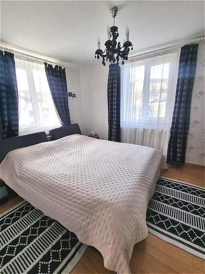 Casă individuală cu 5 camere cu Garaj în Central