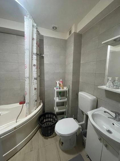 Apartament cu 2 camere semidecomandat în Roșu