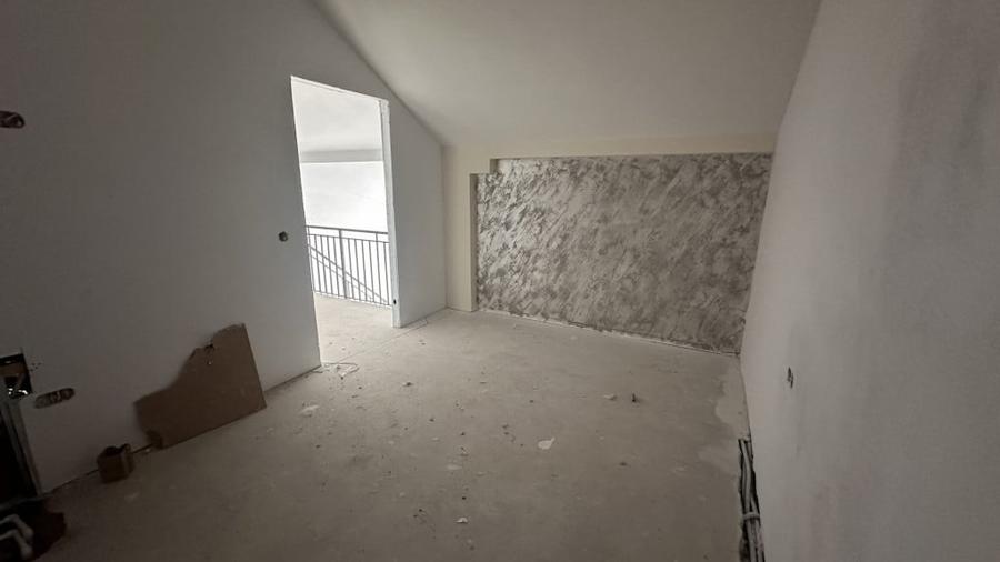 Apartament cu 3 camere semidecomandat în Vest