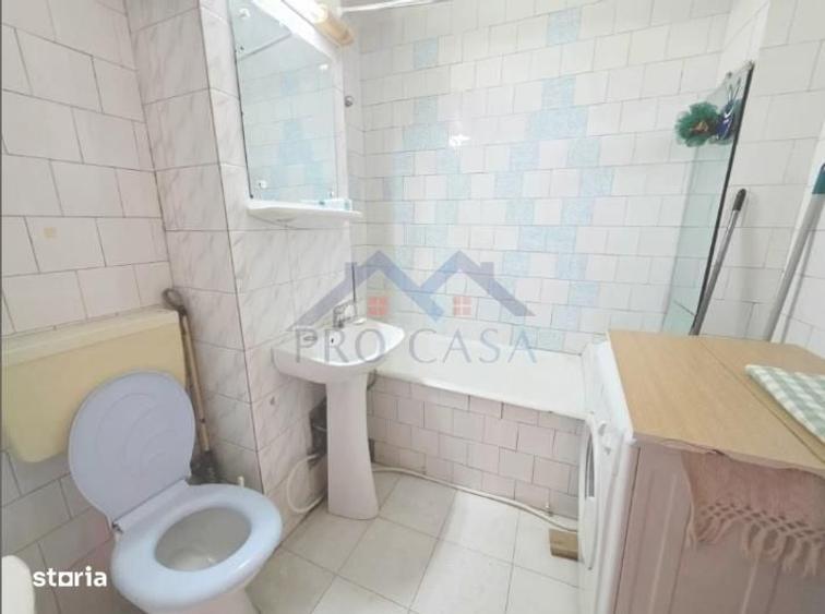 Apartament 2 camere,decomandat, et.2, Cetate, zona Mercur - 4