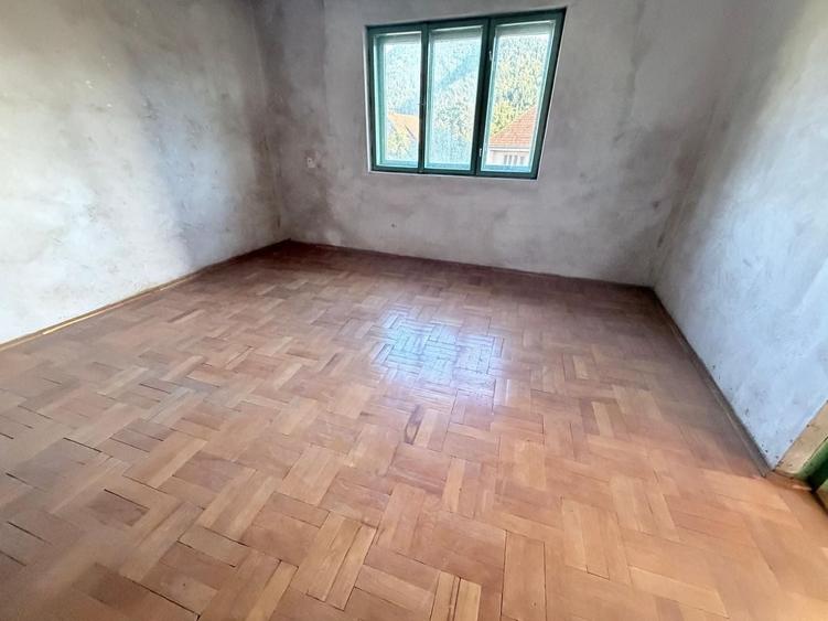 Apartament cu 3 camere decomandat în Exterior Est