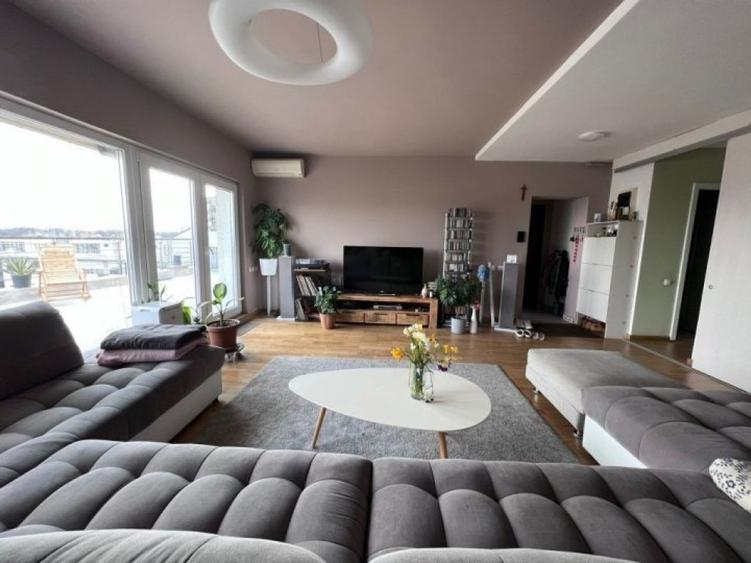 Apartament cu 4 camere decomandat în Unirii
