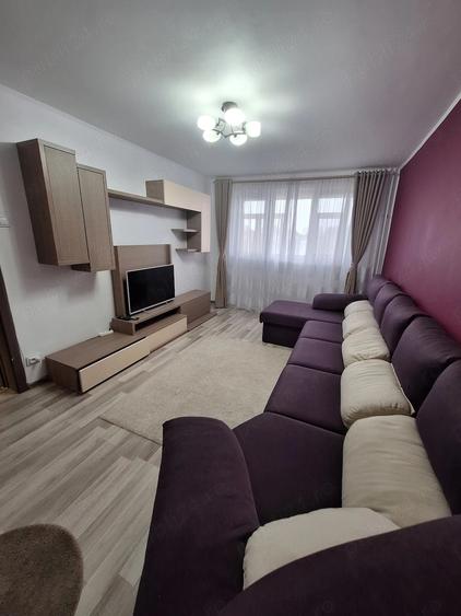 Apartament cu 3 camere decomandat în Drumul Taberei