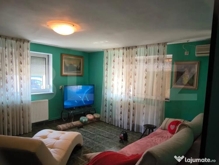 Casă cu 7 camere cu Teren 1430 Mp în Central