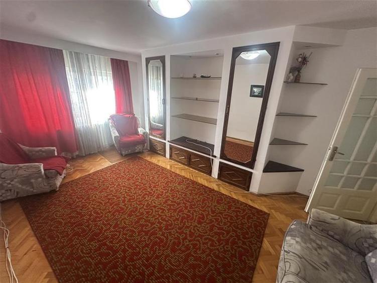 Apartament cu 2 camere decomandat, mobilat în Bucovina