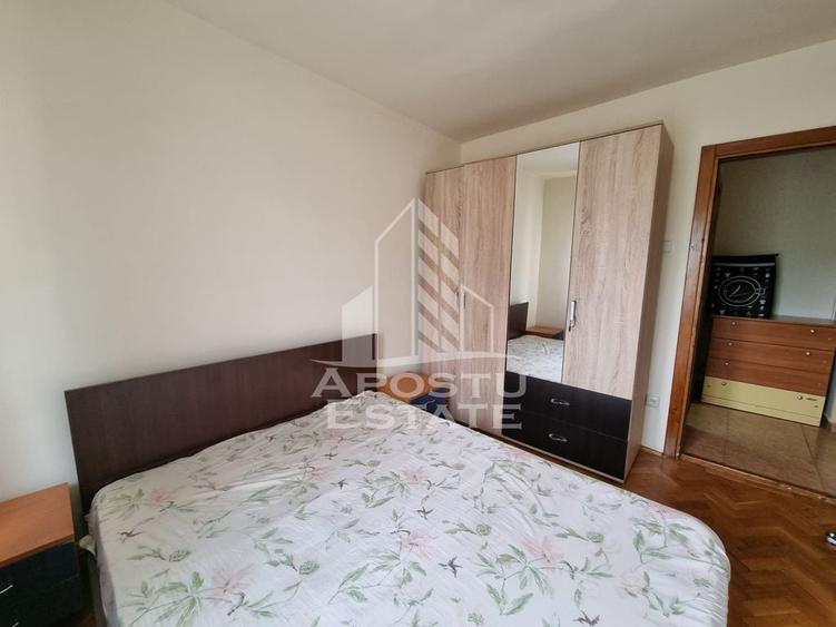 Apartament cu 3 camere decomandat, mobilat în Girocului