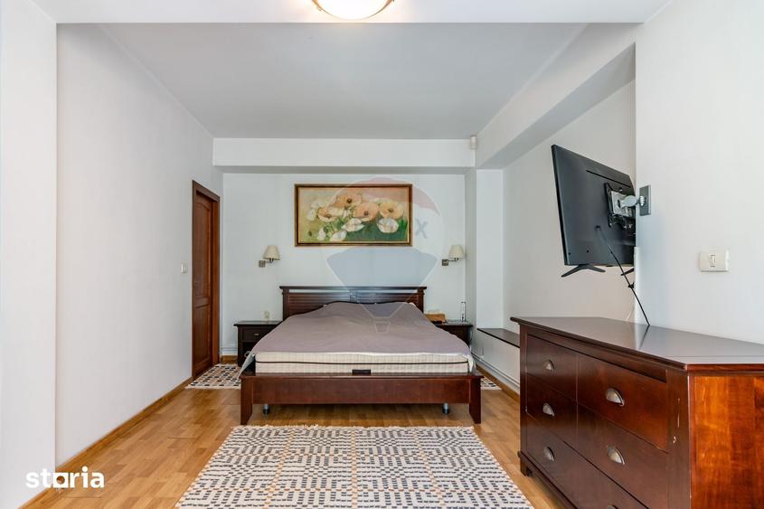 Casă cu 6 camere cu Teren 490 Mp în Giurgiului