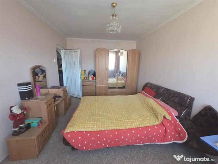 Apartament cu 4 camere decomandat în Ostroveni