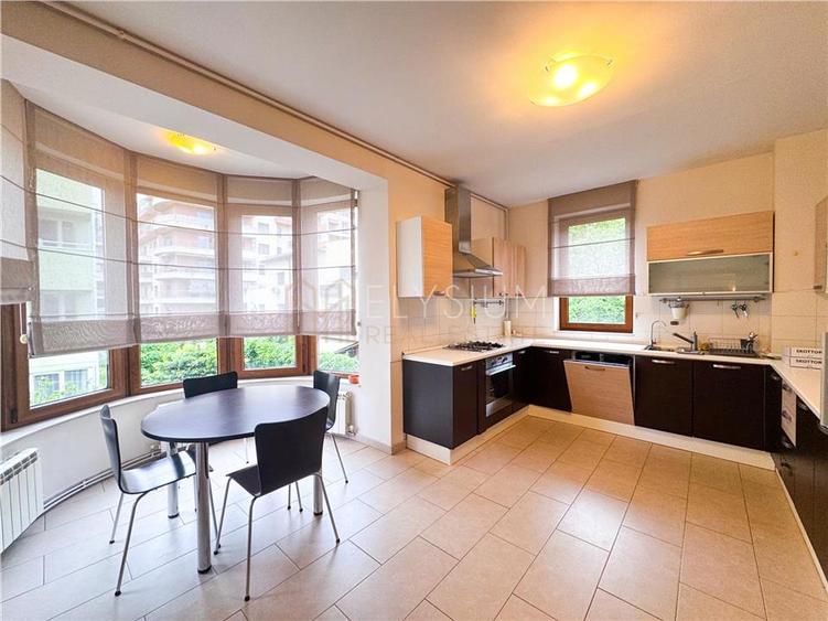 Apartament cu 4 camere semidecomandat, mobilat în Herăstrău