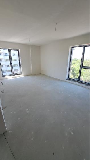 Apartament cu 3 camere decomandat în Jiului