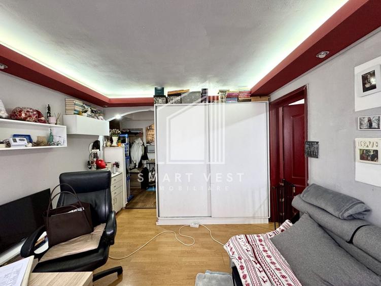 Apartament cu 3 camere semidecomandat în Botizului