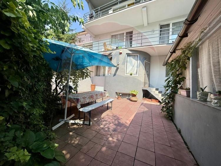 Casă cu 20 camere cu Teren 225 Mp în Agigea