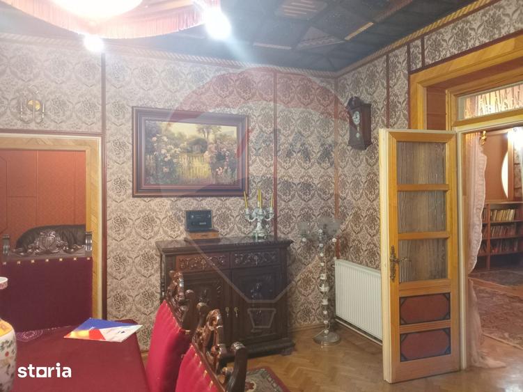 Casă cu 6 camere cu Teren 436 Mp în Romanilor