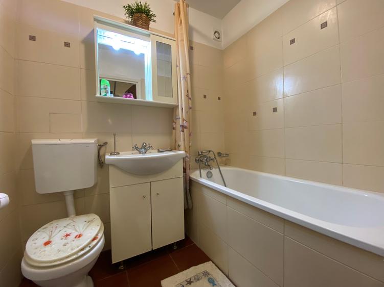 Apartament cu 3 camere decomandat în Drumul Taberei