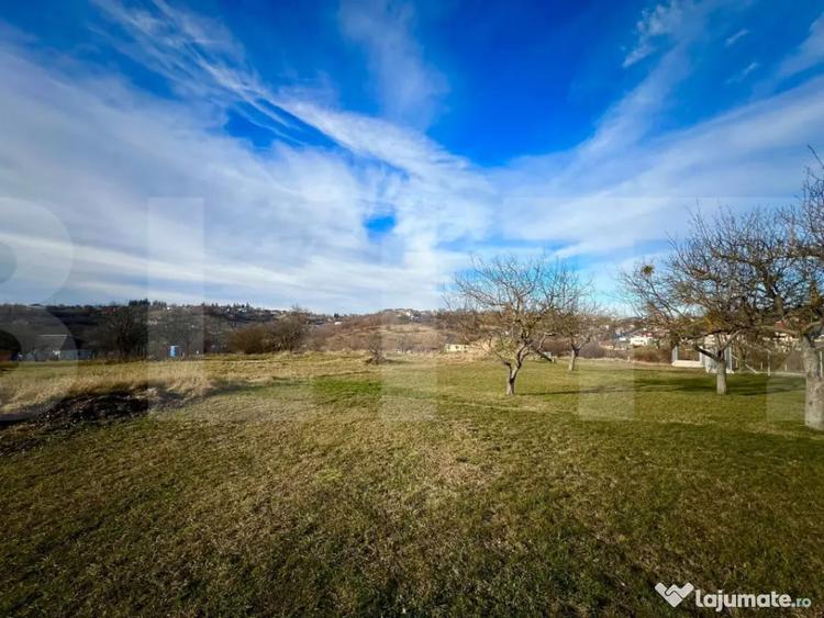 Teren de 2100 mp, în Feleacu
