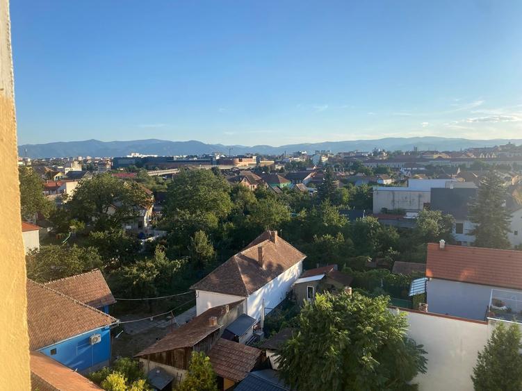 Apartament cu 3 camere decomandat, mobilat în Central