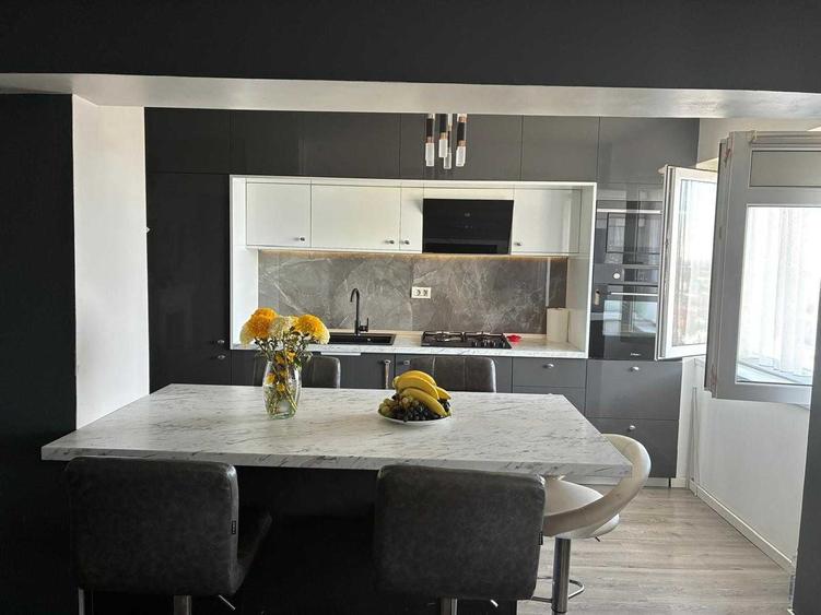 Apartament cu 3 camere decomandat în Rahova