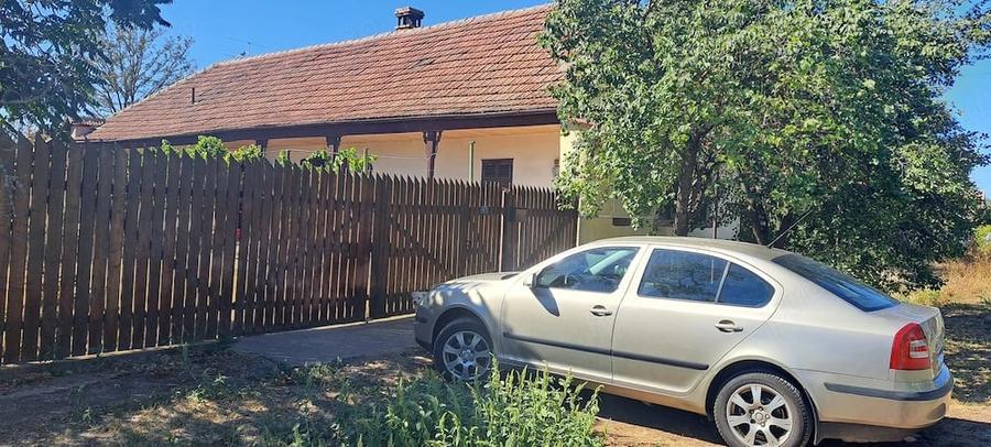 Casă cu Teren 4360 Mp în Mailat
