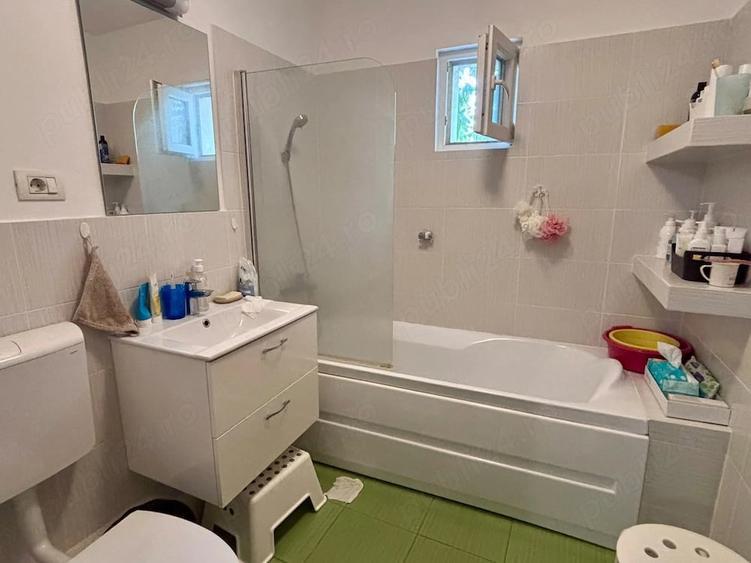 Apartament cu 3 camere decomandat în Aviației
