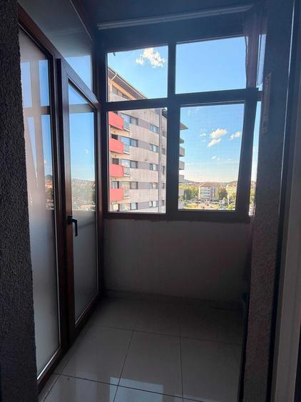 Apartament cu 2 camere semidecomandat în Independenței