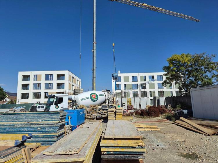 Apartament cu 2 camere decomandat în Est