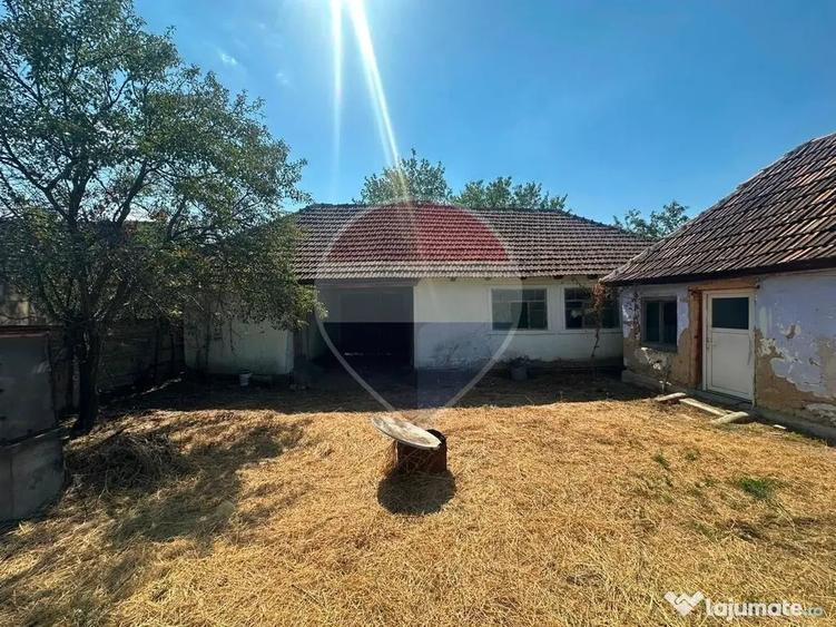 Casă cu 3 camere cu Teren 1151 Mp în Săldăbagiu Mic
