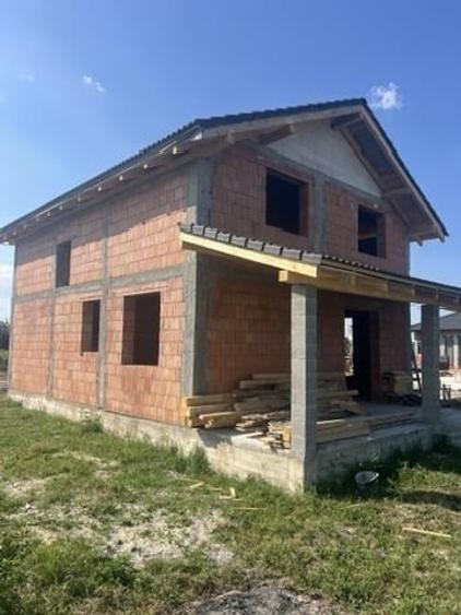 Casă individuală cu 4 camere cu Teren 300 Mp în Cihei