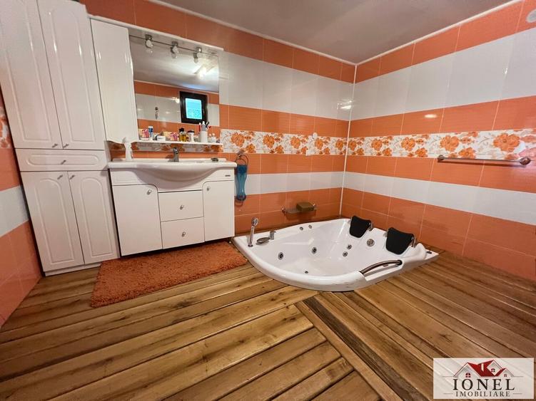 Casă individuală cu 7 camere cu Canalizare în Roșia Montană