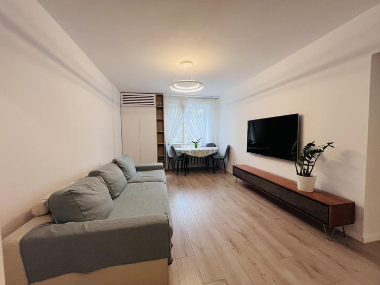Apartament cu 3 camere semidecomandat, mobilat în Parcul Circului