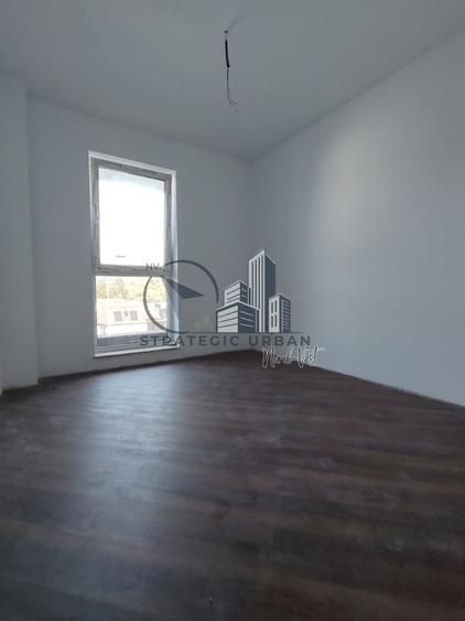 Apartament cu 3 camere semidecomandat în Florești