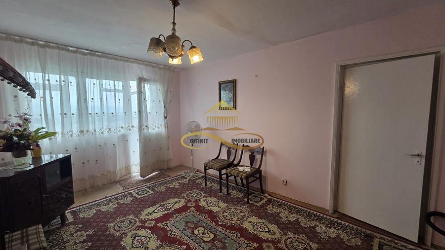Apartament cu 3 camere decomandat în Milcov
