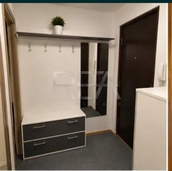 Apartament cu 4 camere decomandat, mobilat în Berceni