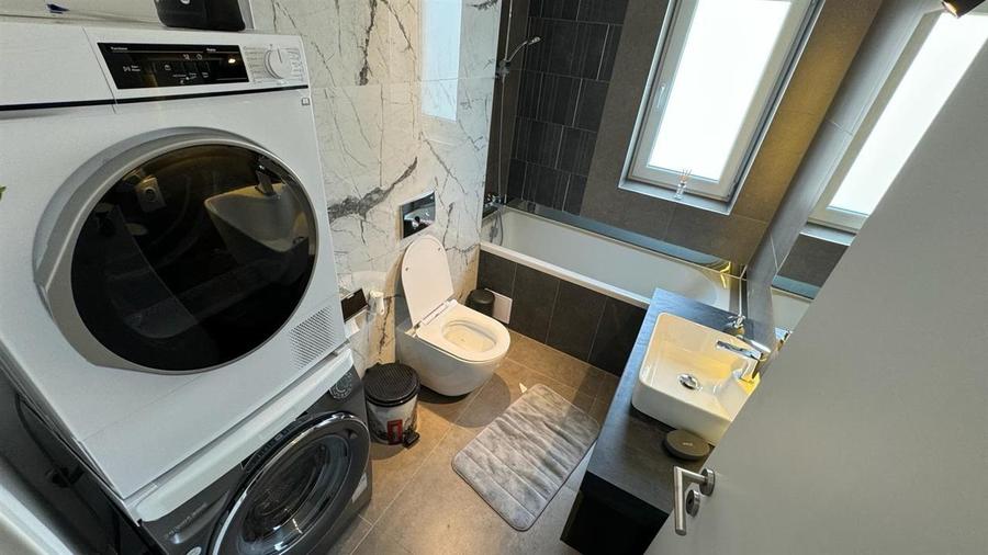 Apartament cu 2 camere decomandat, mobilat în Tractorul