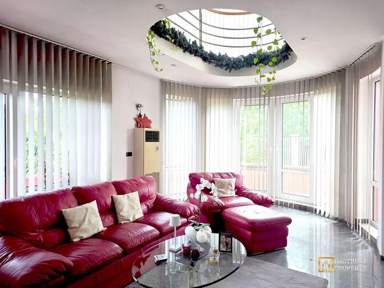Casă individuală cu 10 camere cu Piscina în Aradul Nou