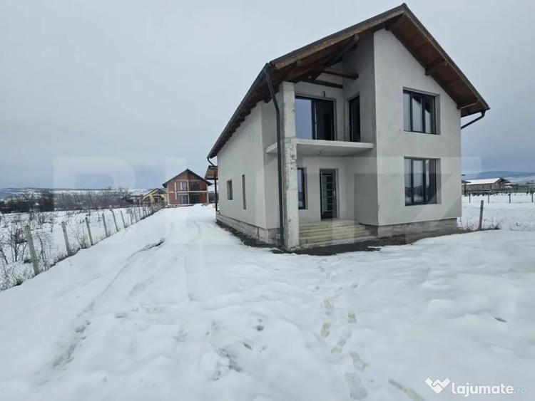 Casă cu 4 camere cu Teren 500 Mp în Jelna