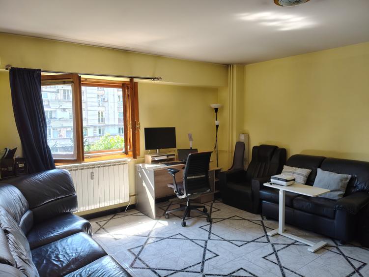 Apartament cu 2 camere decomandat în P-ța Unirii