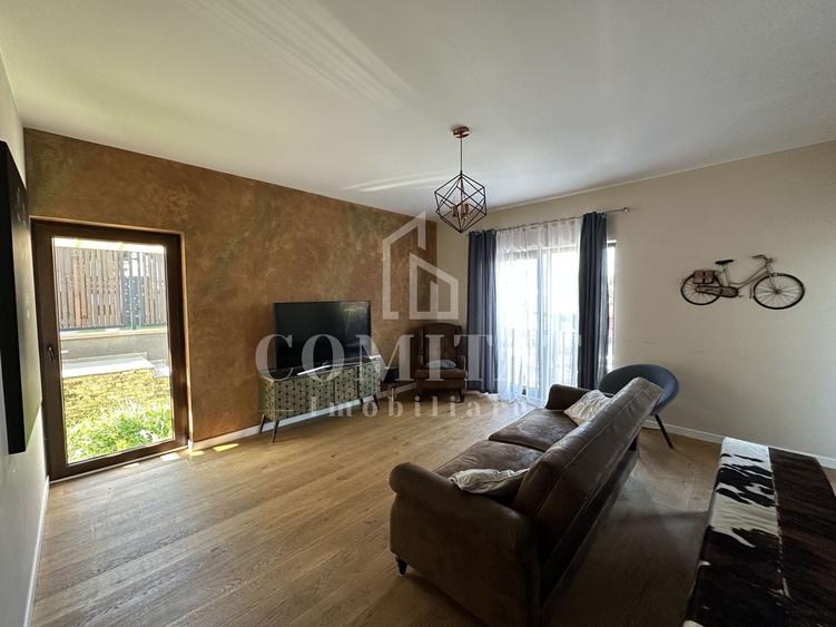 Apartament cu 3 camere semidecomandat în Gruia