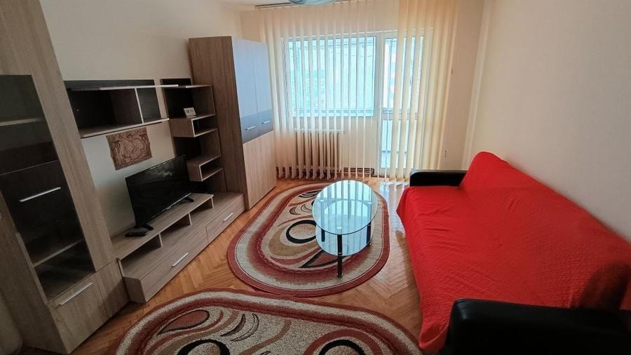 Apartament cu 2 camere semidecomandat în Podu Roș
