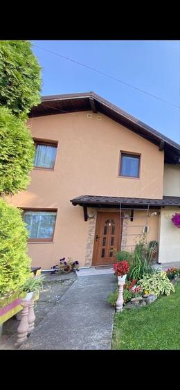 Casă cu 3 camere cu Teren 200 Mp în Central